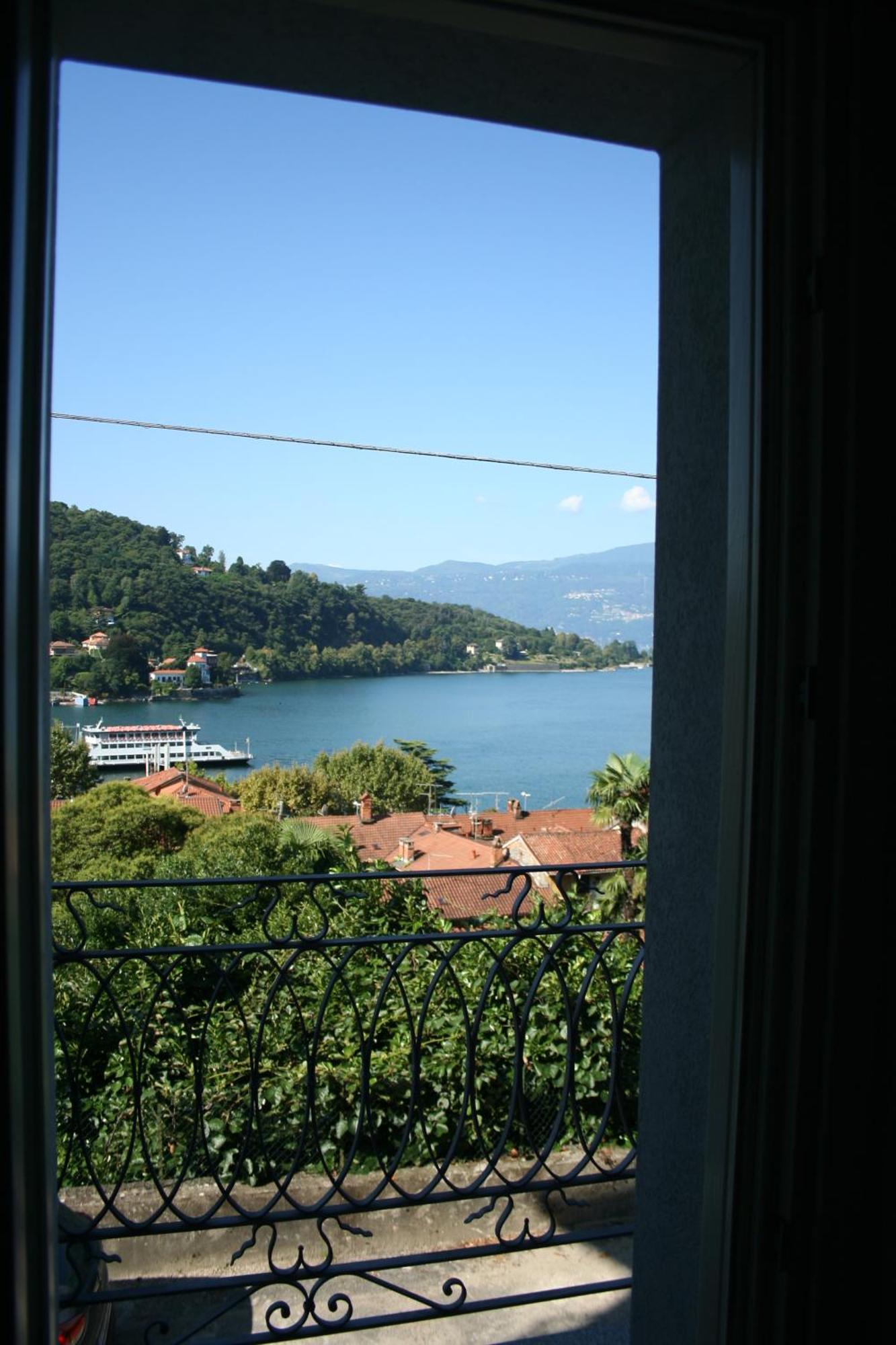 Appartamenti I Fiori Del Lago Laveno Buitenkant foto