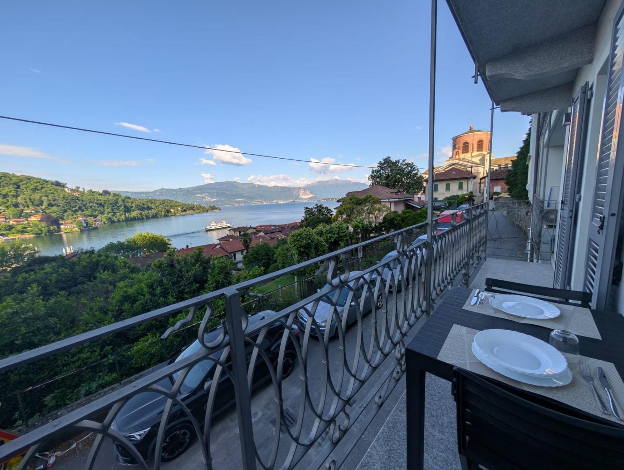 Appartamenti I Fiori Del Lago Laveno Buitenkant foto