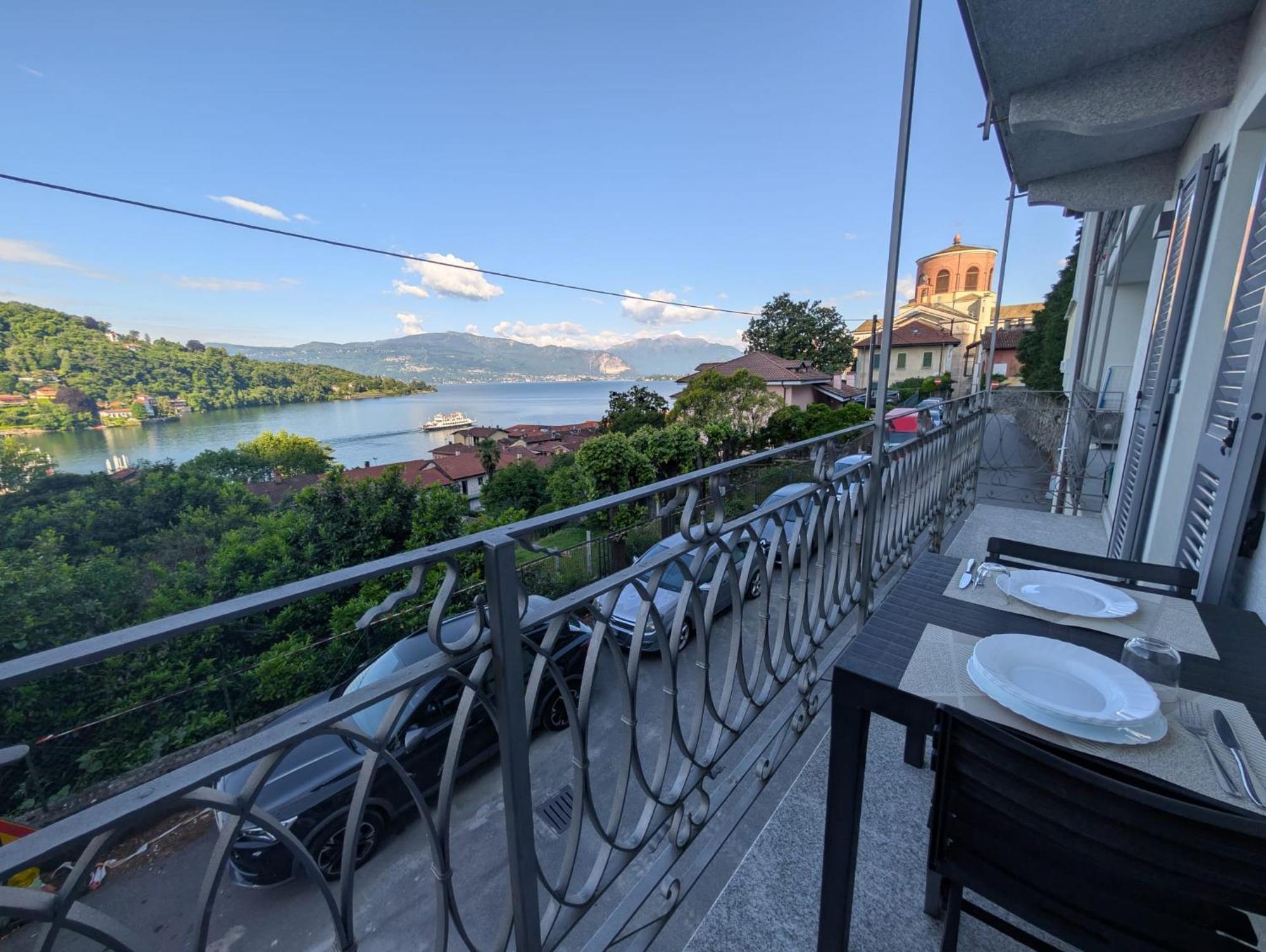 Appartamenti I Fiori Del Lago Laveno Buitenkant foto